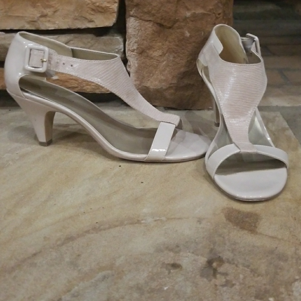 Patent leather sandal heels